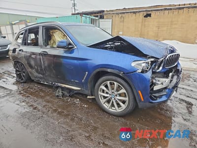 Czwarte zdjęcie samochodu z boku: 2018 BMW X3 XDRIVE30I VIN:5UXTR9C53JLD64705 - miniatura