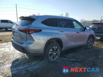Trzecie zdjęcie samochodu z tyłu: 2024 TOYOTA HIGHLANDER XLE VIN:5TDKDRBHXRS550529 - miniatura