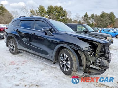Czwarte zdjęcie samochodu z boku: 2023 TOYOTA HIGHLANDER BASE VIN:5TDKBRCH2PS599614 - miniatura