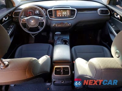Zdjęcie 8 z 13 samochodu: 2019 KIA SORENTO L VIN:5XYPG4A38KG528585 - miniatura