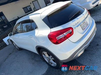 Trzecie zdjęcie samochodu z tyłu: 2018 MERCEDES-BENZ GLA 250 VIN:WDCTG4EB5JJ423561 - miniatura