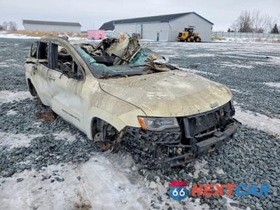 Czwarte zdjęcie samochodu z boku: 2014 JEEP GRAND CHEROKEE SUMMIT VIN:1C4RJFJM2EC342631 - miniatura