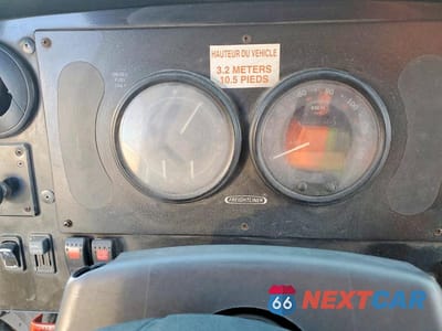 Zdjęcie 9 z 12 samochodu: 2005 FREIGHTLINER CHASSIS M LINE WALK-IN VAN VIN:4UZAANBW65CU21349 - miniatura