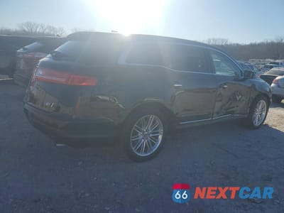 Trzecie zdjęcie samochodu z tyłu: 2019 LINCOLN MKT VIN:2LMHJ5AT0KBL03349 - miniatura