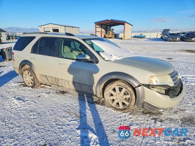 Czwarte zdjęcie samochodu z boku: 2008 FORD TAURUS X SEL VIN:1FMDK05W08GA04282 - miniatura