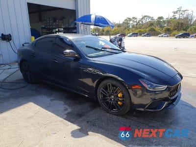 Czwarte zdjęcie samochodu z boku: 2022 MASERATI GHIBLI MODENA VIN:ZAM57YSM9NX398013 - miniatura