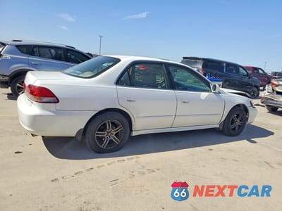 Trzecie zdjęcie samochodu z tyłu: 2002 HONDA ACCORD EX VIN:1HGCG165X2A052199 - miniatura