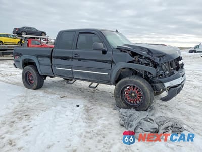 Czwarte zdjęcie samochodu z boku: 2006 CHEVROLET SILVERADO K1500 VIN:1GCEK19Z46Z155906 - miniatura