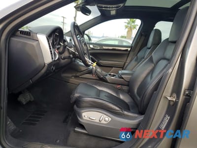 Zdjęcie 7 z 14 samochodu: 2016 PORSCHE CAYENNE VIN:WP1AA2A27GLA10299 - miniatura