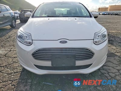 Piąte zdjęcie samochodu w środku: 2017 FORD FOCUS BEV VIN:1FADP3R49HL314735 - miniatura