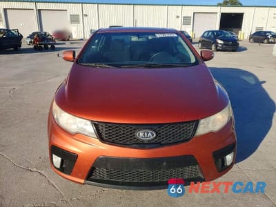 Piąte zdjęcie samochodu w środku: 2010 KIA FORTE KOUP SX VIN:KNAFW6A36A5175343 - miniatura