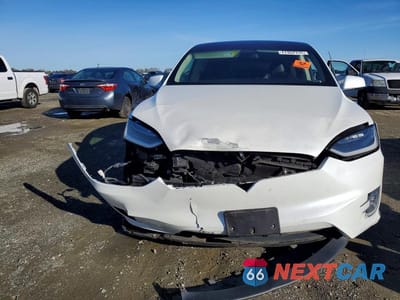 Piąte zdjęcie samochodu w środku: 2017 TESLA MODEL X VIN:5YJXCBE24HF066771 - miniatura