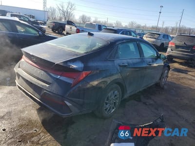 Trzecie zdjęcie samochodu z tyłu: 2024 HYUNDAI ELANTRA SEL VIN:KMHLM4DG4RU819031 - miniatura