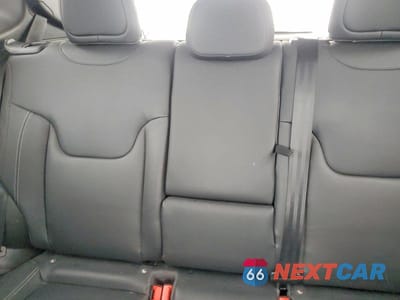 Zdjęcie 10 z 12 samochodu: 2021 JEEP RENEGADE LIMITED VIN:ZACNJDD13MPN31977 - miniatura