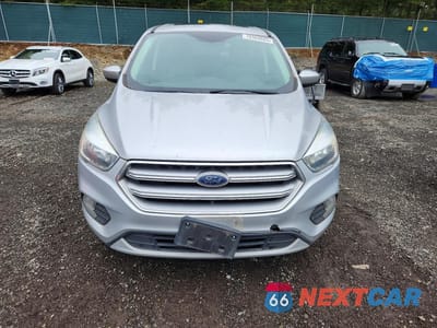 Piąte zdjęcie samochodu w środku: 2017 FORD ESCAPE SE VIN:1FMCU0GD4HUA54797 - miniatura