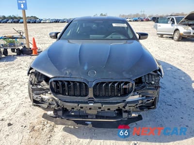 Piąte zdjęcie samochodu w środku: 2021 BMW M5 VIN:WBS83CH08MCG82044 - miniatura