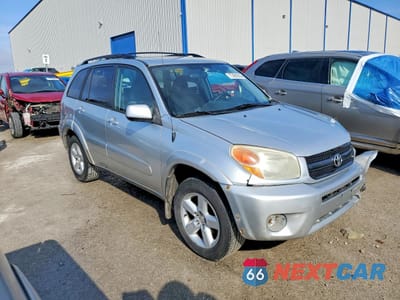 Czwarte zdjęcie samochodu z boku: 2005 TOYOTA RAV4 BASE VIN:JTEHD20V450052541 - miniatura