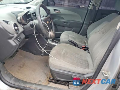 Zdjęcie 7 z 11 samochodu: 2015 CHEVROLET SONIC LT VIN:1G1JC6SB8F4141552 - miniatura