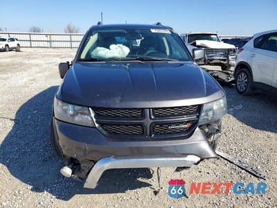 Piąte zdjęcie samochodu w środku: 2018 DODGE JOURNEY CROSSROAD VIN:3C4PDDGG7JT522965 - miniatura