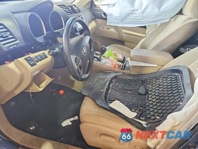 Zdjęcie 7 z 12 samochodu: 2013 TOYOTA HIGHLANDER PLUS VIN:5TDBK3EH2DS270577 - miniatura