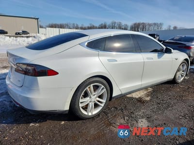 Trzecie zdjęcie samochodu z tyłu: 2014 TESLA MODEL S VIN:5YJSA1H1XEFP38471 - miniatura