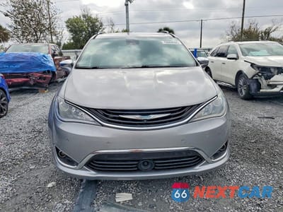 Piąte zdjęcie samochodu w środku: 2017 CHRYSLER PACIFICA EHYBRID PLATINUM VIN:2C4RC1N79HR684994 - miniatura