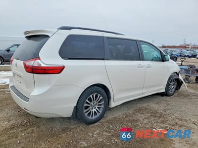 Trzecie zdjęcie samochodu z tyłu: 2019 TOYOTA SIENNA XLE 8-PASSENGER VIN:5TDYZ3DC5KS995504 - miniatura