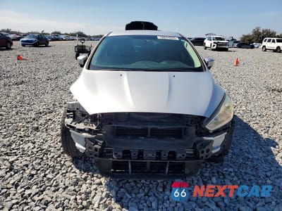 Piąte zdjęcie samochodu w środku: 2018 FORD FOCUS SE VIN:1FADP3K26JL319664 - miniatura