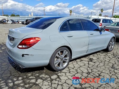 Trzecie zdjęcie samochodu z tyłu: 2018 MERCEDES-BENZ C 300 VIN:55SWF4JB3JU263844 - miniatura