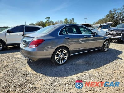 Trzecie zdjęcie samochodu z tyłu: 2017 MERCEDES-BENZ C 300 VIN:55SWF4JB1HU191018 - miniatura