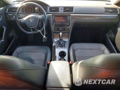 Zdjęcie 8 z 13 samochodu: 2017 VOLKSWAGEN PASSAT SE VIN:1VWBT7A37HC017077 - miniatura