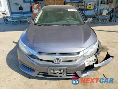 Piąte zdjęcie samochodu w środku: 2018 HONDA CIVIC LX VIN:2HGFC2F54JH524461 - miniatura