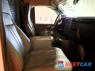 Zdjęcie 7 z 12 samochodu: 2025 CHEV EXPRESS G2500 VIN:1GCWGAFP3S1202053 - miniatura