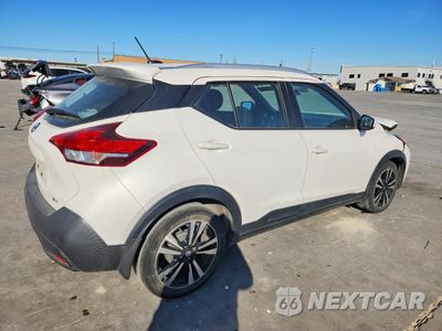 Trzecie zdjęcie samochodu z tyłu: 2019 NISSAN KICKS SV VIN:3N1CP5CU2KL567758 - miniatura