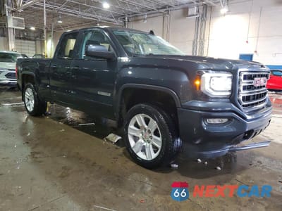 Czwarte zdjęcie samochodu z boku: 2017 GMC SIERRA K1500 SLE VIN:1GTV2MEC9HZ229858 - miniatura