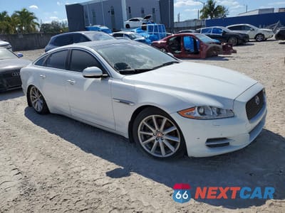 Czwarte zdjęcie samochodu z boku: 2014 JAGUAR XJ VIN:SAJWA1CZ3E8V66221 - miniatura