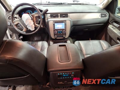 Zdjęcie 8 z 14 samochodu: 2013 CHEVROLET SUBURBAN K1500 LT VIN:1GNSKJE73DR123878 - miniatura