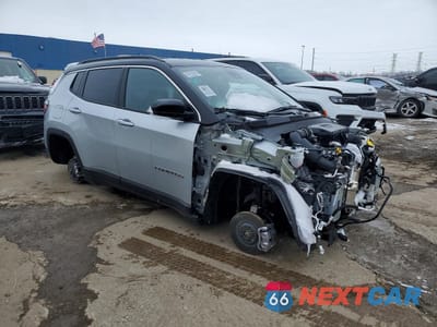 Czwarte zdjęcie samochodu z boku: 2026 JEEP COMPASS LIMITED VIN:3C4NJDCN7TT178044 - miniatura