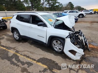Czwarte zdjęcie samochodu z boku: 2022 JEEP COMPASS LATITUDE VIN:3C4NJCBB1NT211057 - miniatura
