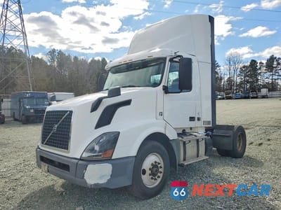 Drugie zdjęcie samochodu z przodu: 2018 VOLVO VNL SEMI TRUCK VIN:4V4N39EH9JN892757 - miniatura
