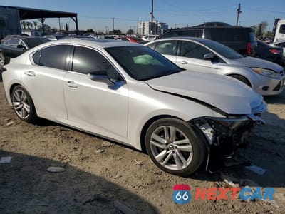 Czwarte zdjęcie samochodu z boku: 2021 LEXUS IS 300 BASE VIN:JTHCA1D24M5111511 - miniatura