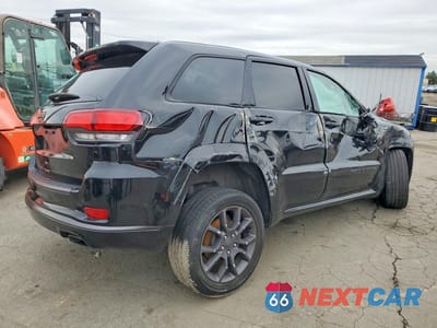 Trzecie zdjęcie samochodu z tyłu: 2020 JEEP GRAND CHEROKEE OVERLAND VIN:1C4RJFCG6LC241788 - miniatura
