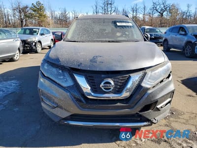 Piąte zdjęcie samochodu w środku: 2017 NISSAN ROGUE S VIN:JN8AT2MV1HW008957 - miniatura