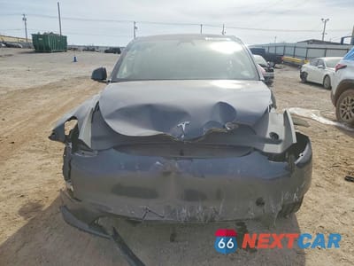 Piąte zdjęcie samochodu w środku: 2025 TESLA MODEL Y VIN:7SAYGDEF2SA355324 - miniatura