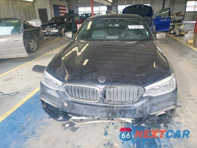 Piąte zdjęcie samochodu w środku: 2018 BMW M550XI VIN:WBAJB9C5XJG463652 - miniatura