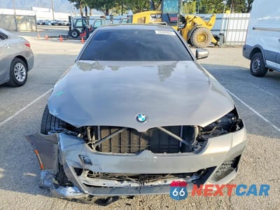 Piąte zdjęcie samochodu w środku: 2022 BMW M550XI VIN:WBA13BK04NCJ54220 - miniatura