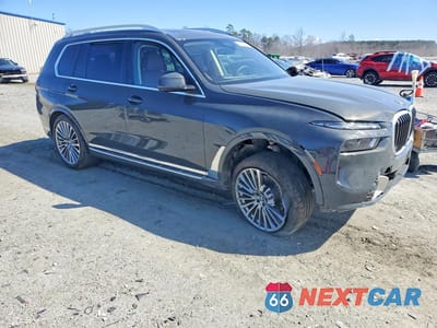Czwarte zdjęcie samochodu z boku: 2026 BMW X7 XDRIVE40I VIN:5UX23EM03T9187823 - miniatura