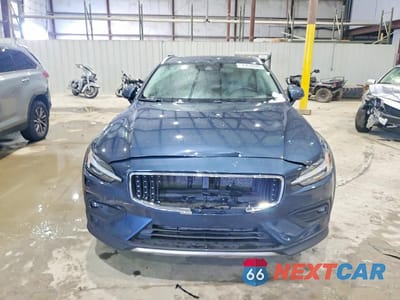 Piąte zdjęcie samochodu w środku: 2020 VOLVO V60 CROSS COUNTRY T5 MOMENTUM VIN:YV4102WK1L1048787 - miniatura