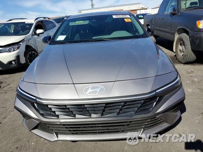 Piąte zdjęcie samochodu w środku: 2025 HYUNDAI ELANTRA SEL SPORT VIN:KMHLM4DG6SU019028 - miniatura
