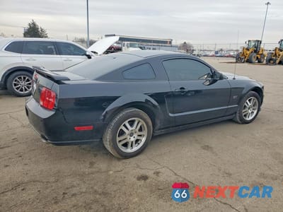 Trzecie zdjęcie samochodu z tyłu: 2005 FORD MUSTANG GT VIN:1ZVHT82H755102107 - miniatura